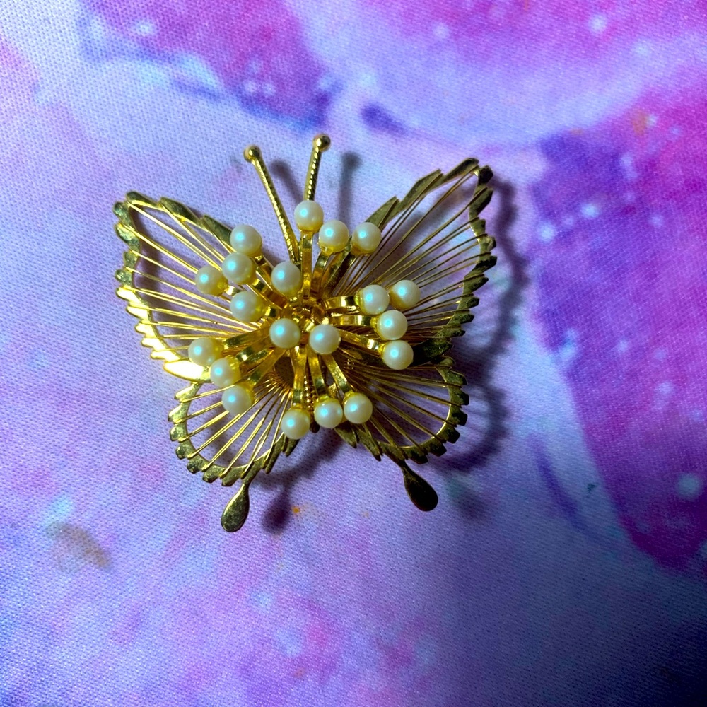 Vintage butterfly gold pin